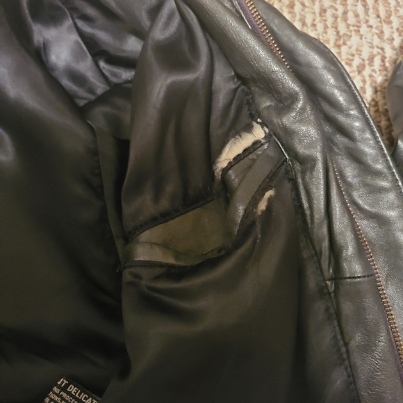 Leather jacket - Picture 5 of 8